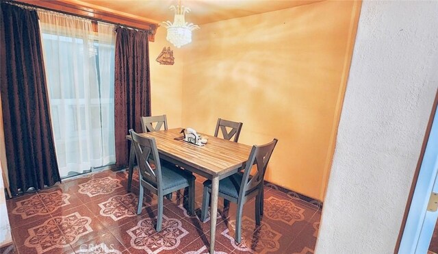 dining space with an inviting chandelier