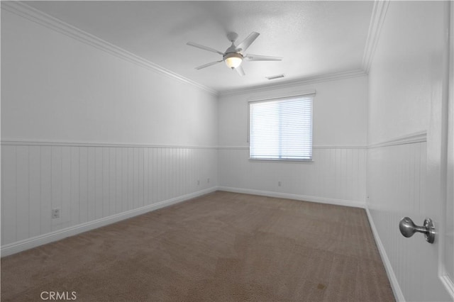 unfurnished room with ceiling fan, crown molding, and carpet flooring