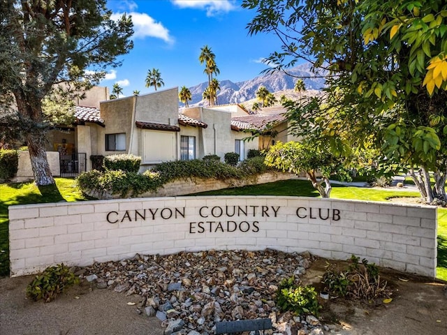 community / neighborhood sign featuring a mountain view