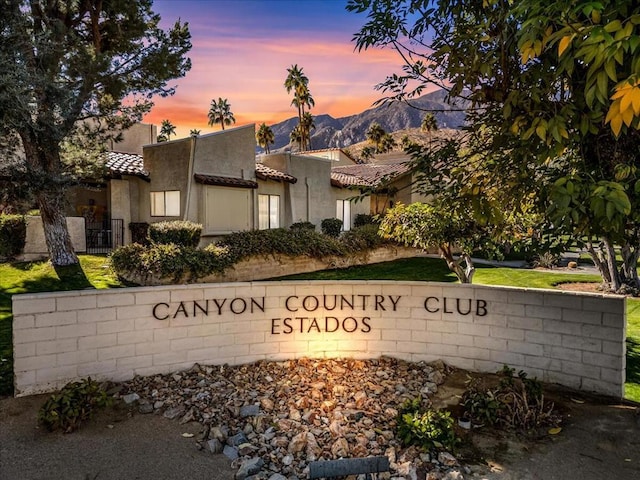 community / neighborhood sign featuring a mountain view