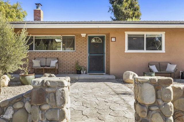 view of front of property featuring a patio area