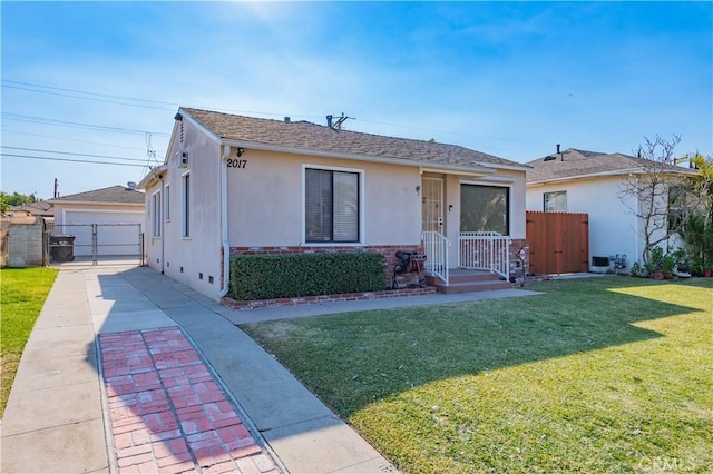 view of front of house featuring a front yard and a garage