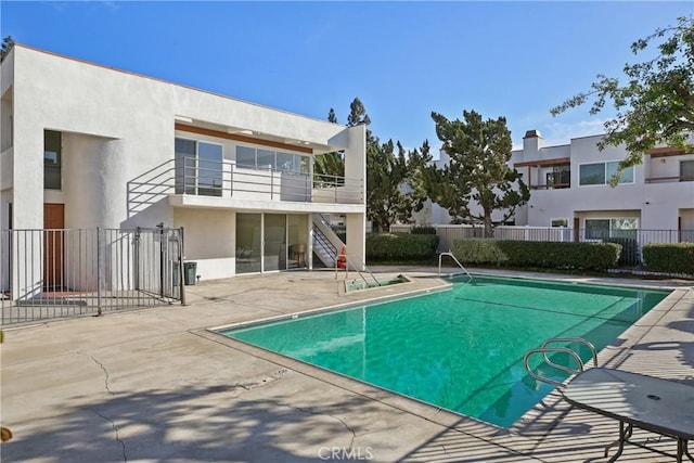 view of swimming pool featuring a patio