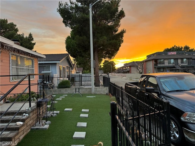 view of yard at dusk