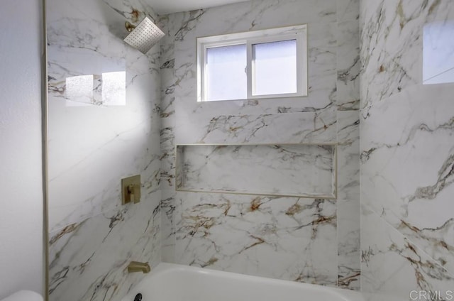 bathroom featuring tiled shower / bath combo