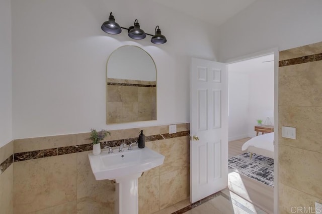 bathroom featuring tile walls