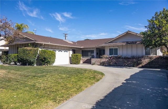 ranch-style house featuring a front lawn and a garage