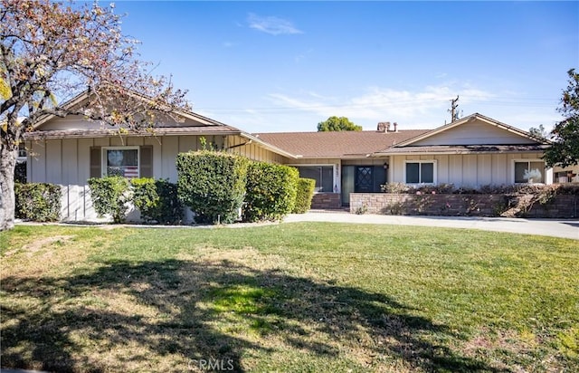 ranch-style home with a front yard