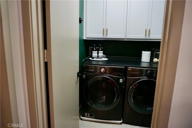 washroom featuring cabinets and washing machine and clothes dryer