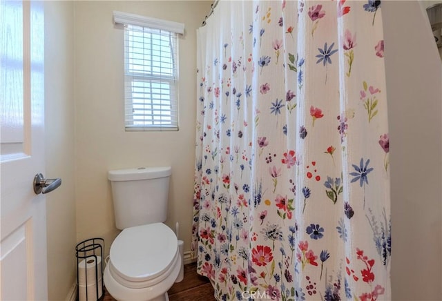 bathroom with curtained shower and toilet