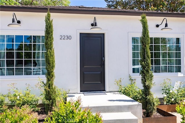 property entrance featuring stucco siding