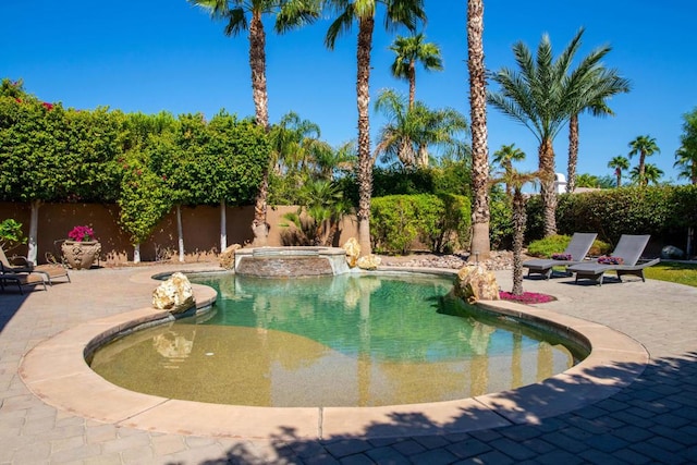 view of swimming pool featuring an in ground hot tub and a patio area