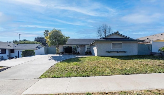 ranch-style home featuring a front lawn