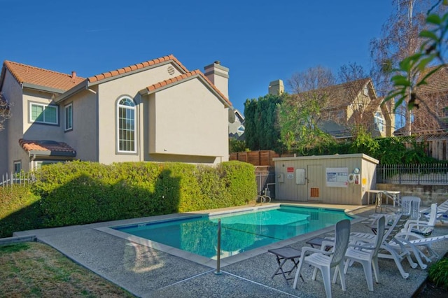 view of swimming pool