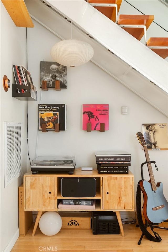 details with hardwood / wood-style flooring