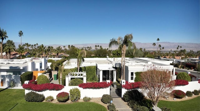 view of front of property with a mountain view and a front yard