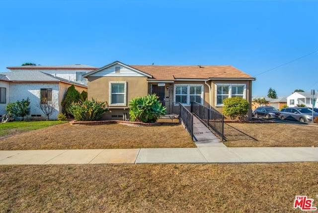 view of front facade featuring a front yard