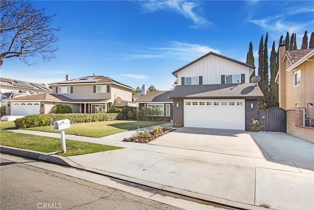 view of front property featuring a front yard