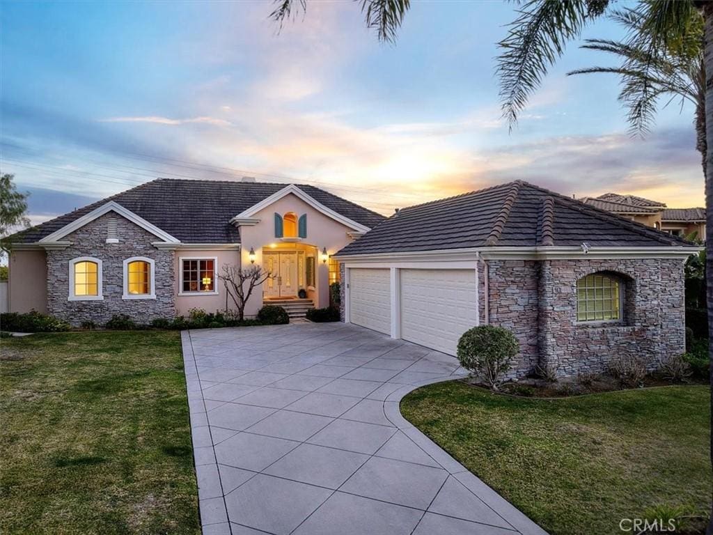 single story home featuring a yard and a garage