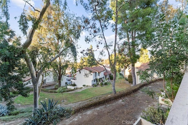 exterior space featuring a front yard