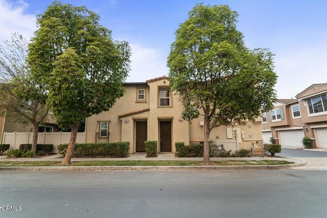 view of front facade featuring a garage