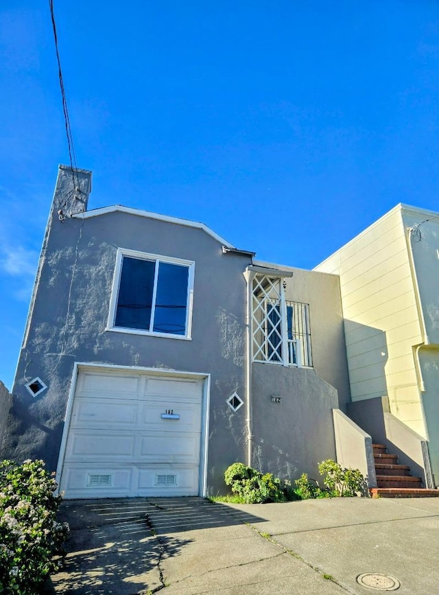 view of front facade with a garage