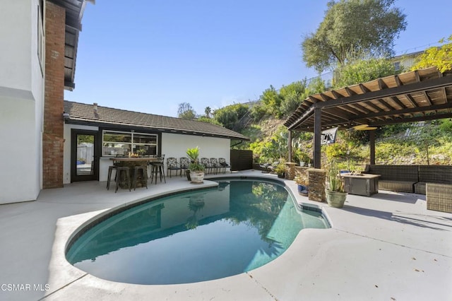 view of swimming pool featuring a pergola, exterior bar, an outdoor hangout area, and a patio