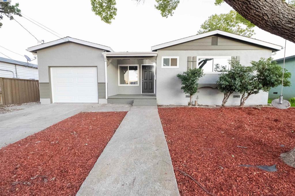 single story home featuring a garage