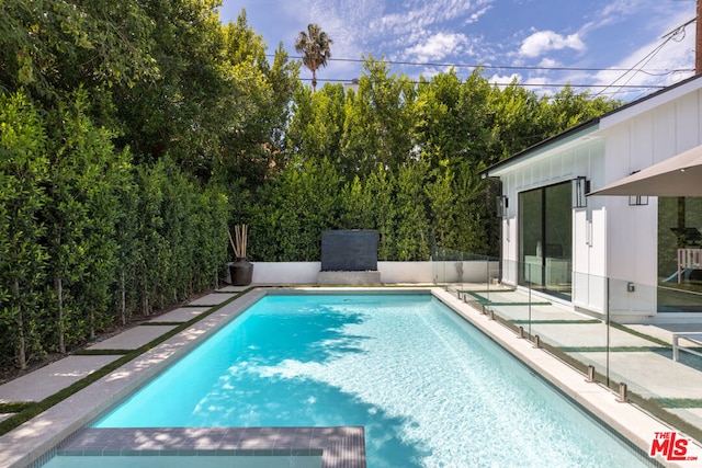 view of swimming pool