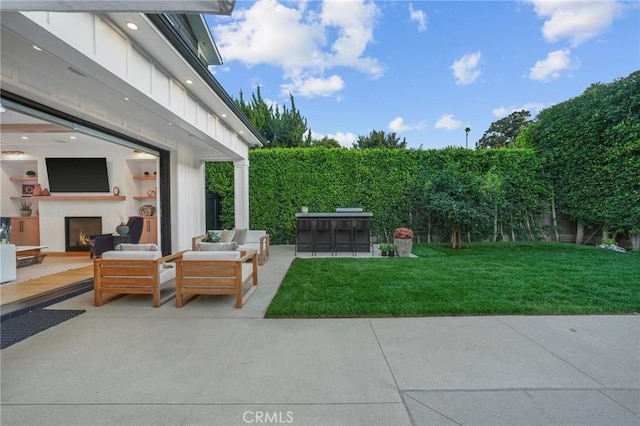 view of patio with outdoor lounge area