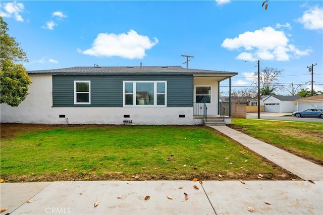 view of front facade featuring a front lawn