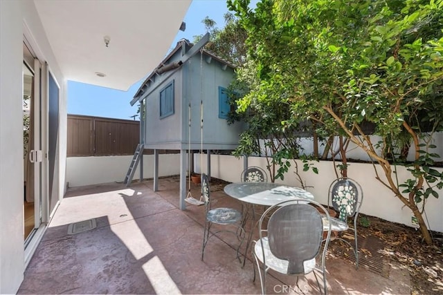 1612 Speyer Ln, Redondo Beach, CA 90278 - fenced backyard featuring a patio
