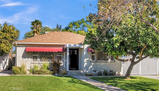 view of front facade featuring a front yard