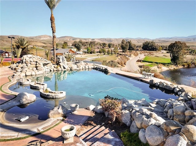 water view with a mountain view