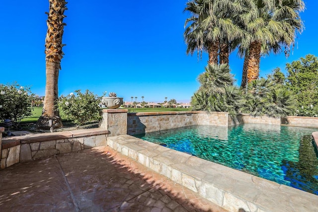 view of swimming pool featuring pool water feature