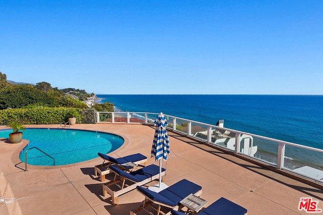 view of swimming pool featuring a water view