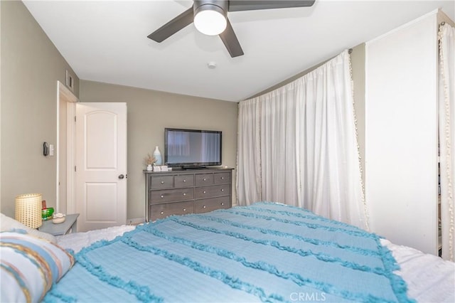 bedroom with ceiling fan