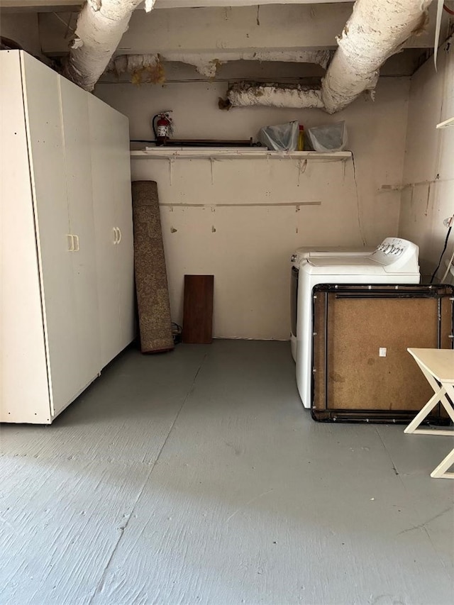 basement featuring washer and clothes dryer