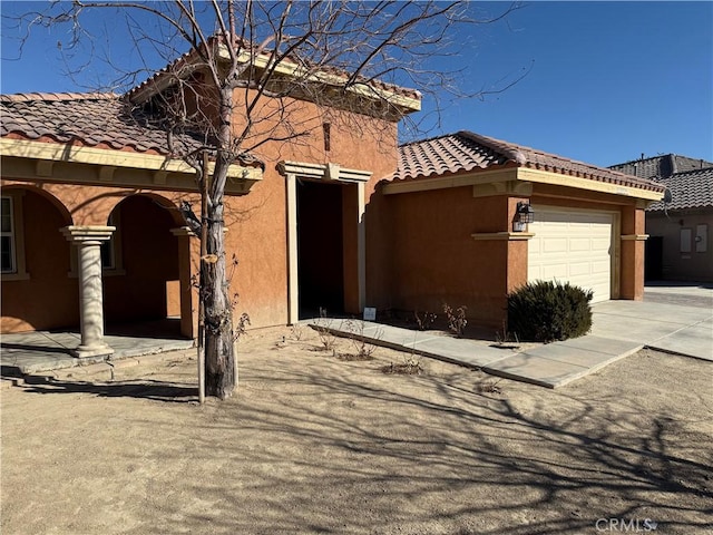 view of front of house with a garage