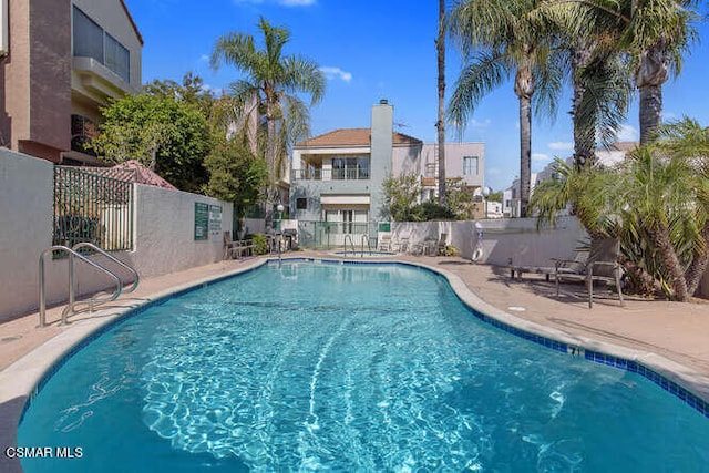 view of swimming pool