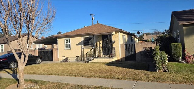 view of front facade with a front lawn