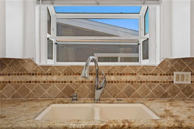 room details featuring backsplash and sink