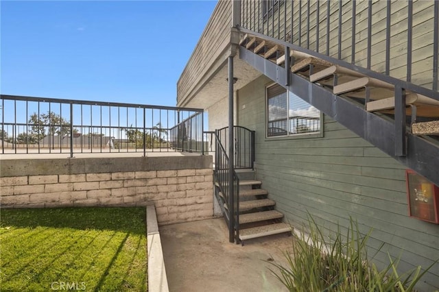 view of side of property featuring a yard