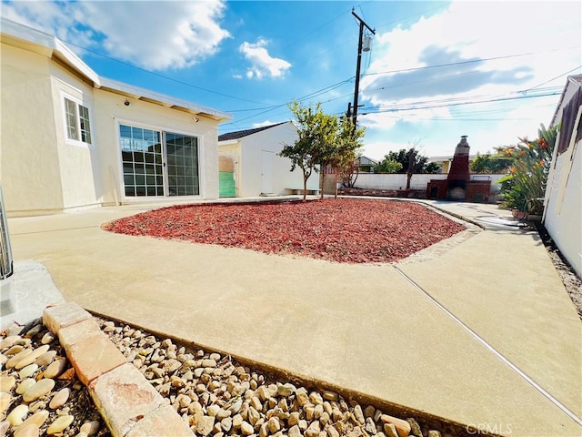 view of yard with a patio area