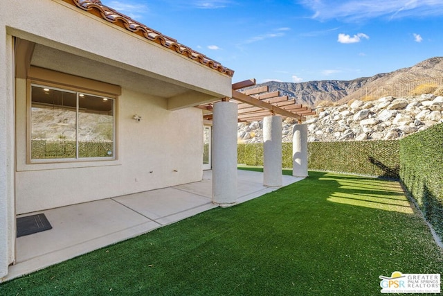 view of yard featuring a pergola, a mountain view, and a patio