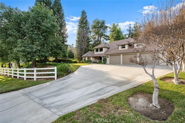 view of front of home featuring a front yard