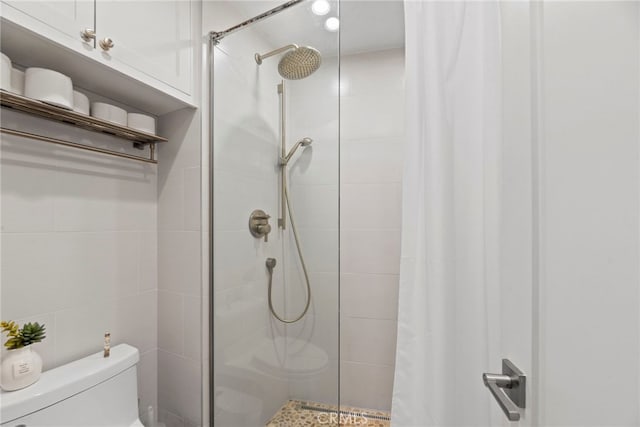 bathroom featuring curtained shower and toilet