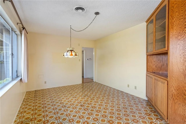 spare room featuring a textured ceiling