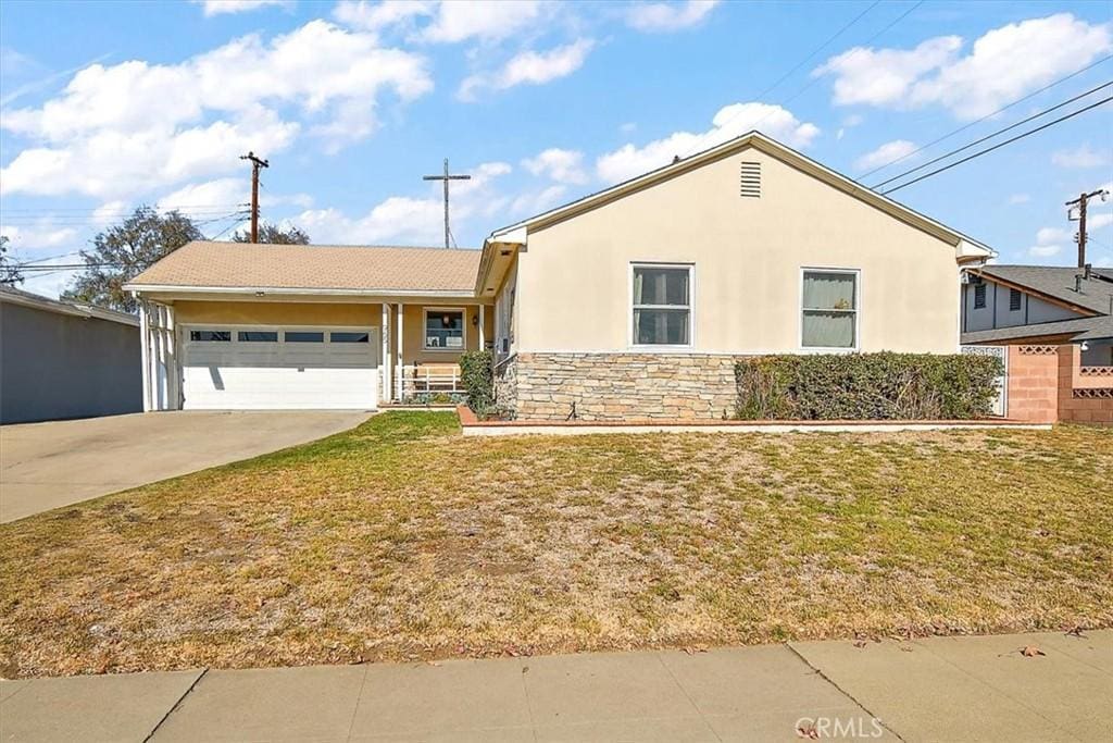 view of front of home with a front lawn and a garage