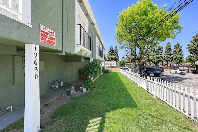 view of yard featuring fence
